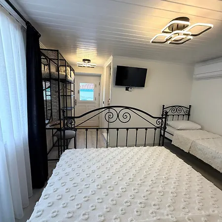 Panzió Entire 4-br Historic Greek In Cunda Island