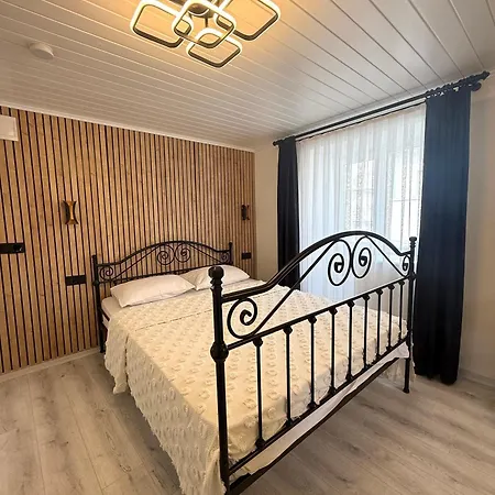 Entire 4-br Historic Greek In Cunda Island Couette-café 3*