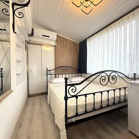 Entire 4-br Historic Greek In Cunda Island Айвалык