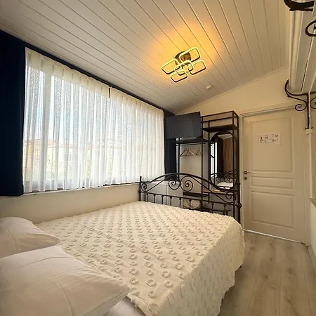 Entire 4-br Historic Greek In Cunda Island Отель типа 