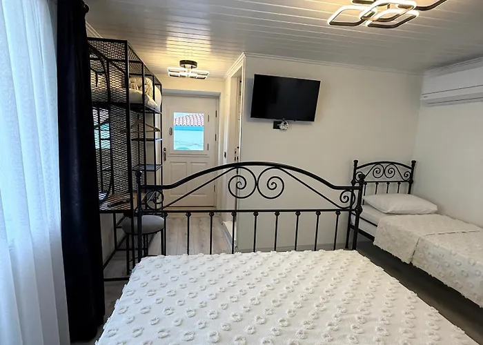 Alojamento de Acomodação e Pequeno-almoço Entire 4-br Historic Greek In Cunda Island