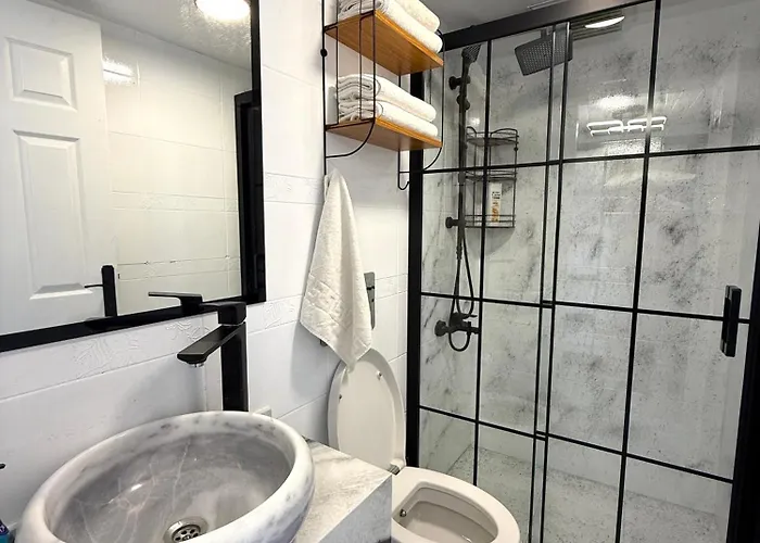 Alojamento de Acomodação e Pequeno-almoço Entire 4-br Historic Greek In Cunda Island 3*